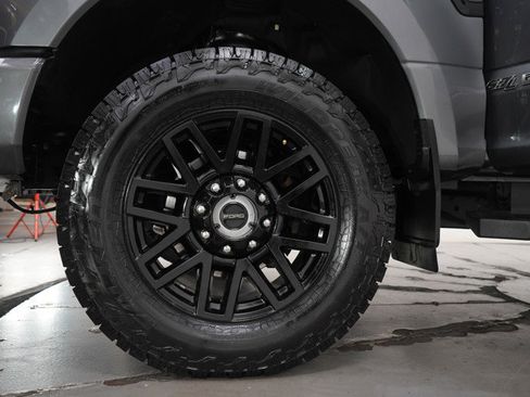 Used 2022 Ford F250 Lariat w/ Black Appearance Package image 31