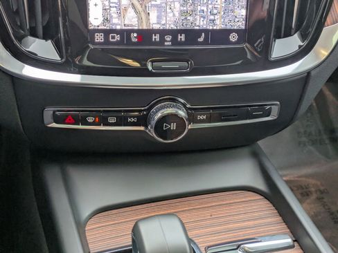 Certified 2025 Volvo V60 B5 Cross Country Plus image 23