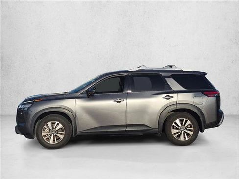 Used 2022 Nissan Pathfinder SL FWD image 5