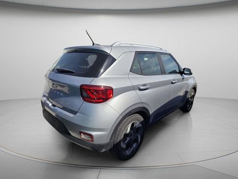 Used 2023 Hyundai Venue SEL FWD image 5