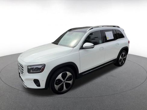Used 2025 Mercedes-Benz GLB 250 4MATIC image 8