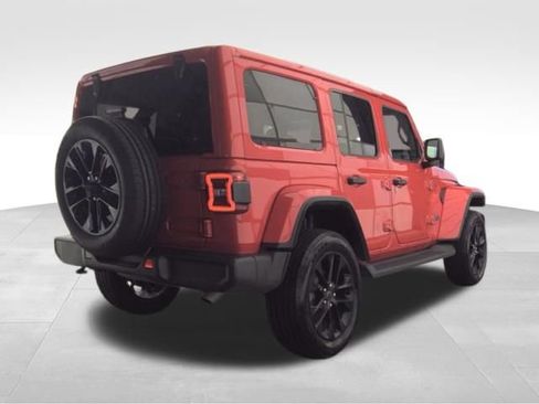 Used 2025 Jeep Wrangler Unlimited Sahara w/ Safety Group AWD/4WD image 8