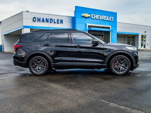 Used 2025 Ford Explorer ST AWD/4WD image 8