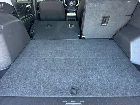 Used 2024 GMC Terrain SLE FWD image 18