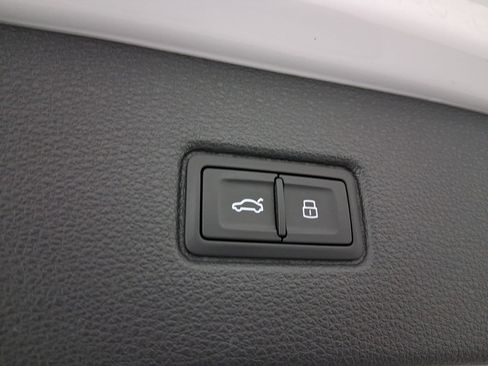 Used 2019 Audi Q7 3.0T Prestige w/ Prestige Package image 32