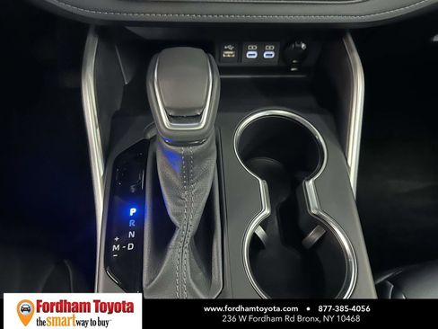 Used 2025 Toyota Highlander XLE image 32