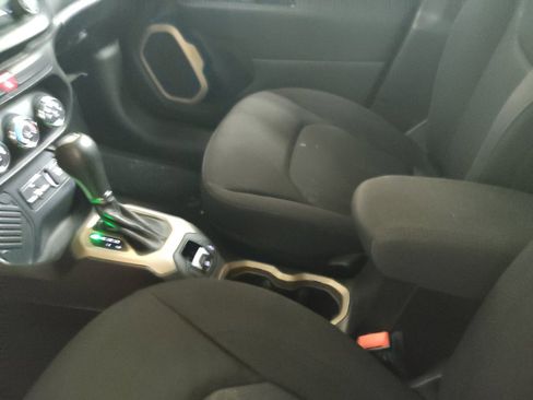 Used 2016 Jeep Renegade Latitude image 26