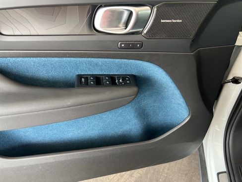 Used 2023 Volvo XC40 Recharge Ultimate w/ Protection Package Premier image 12