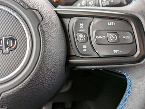 Used 2025 Jeep Wrangler Unlimited Rubicon 4xe w/ Convenience Group AWD/4WD image 13