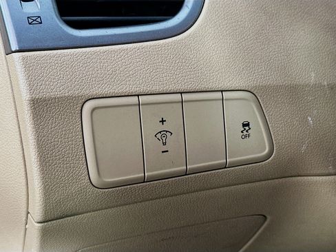 Used 2011 Hyundai Elantra Limited FWD image 16