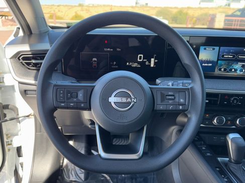 Certified 2025 Nissan Kicks SV image 18
