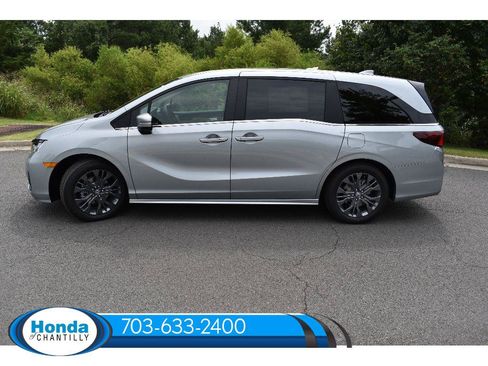 New 2026 Honda Odyssey Touring image 4