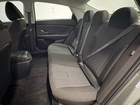 Used 2025 Hyundai Elantra SE image 18