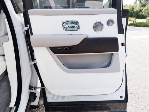 Used 2023 Rolls-Royce Cullinan w/ Cullinan Package image 25