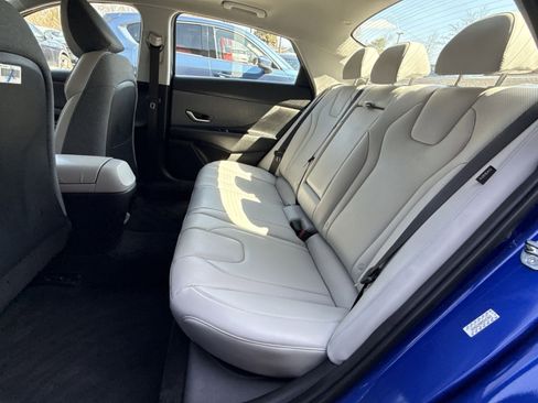 Certified 2024 Hyundai Elantra Limited image 24