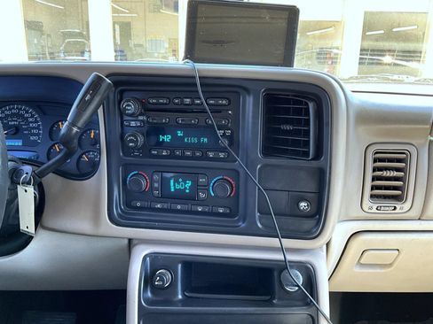Used 2005 Chevrolet Avalanche Z71 w/ Sun And Sound Package AWD/4WD image 13