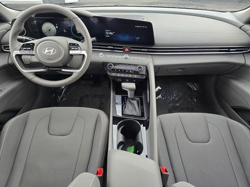 Used 2024 Hyundai Elantra SEL w/ Convenience Package image 21