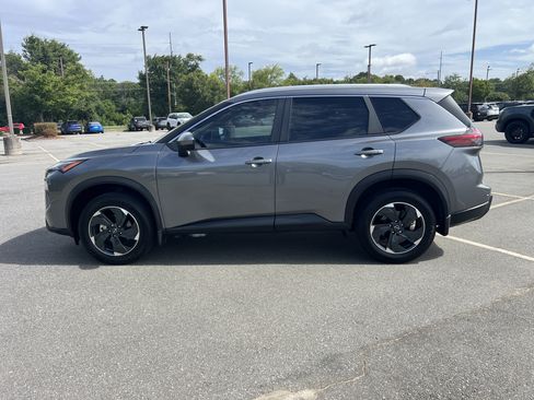 Certified 2025 Nissan Rogue SV w/ SV Premium Package FWD image 8