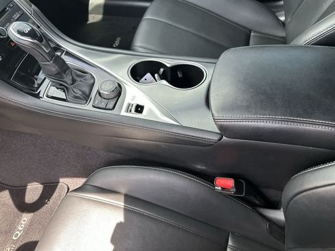 Used 2019 INFINITI Q60 3.0t Luxe RWD image 18