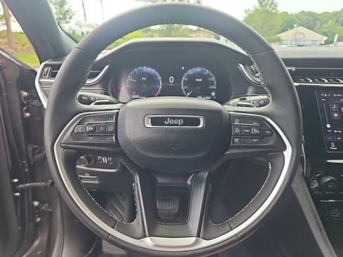 Used 2024 Jeep Grand Cherokee L Laredo AWD/4WD image 22