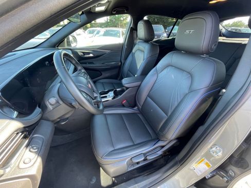 Used 2025 Buick Envista Sport Touring image 35