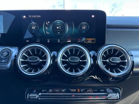 Certified 2022 Mercedes-Benz GLB 250 4MATIC w/ Premium Package Lite image 21