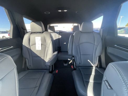 Used 2023 Buick Enclave Essence image 22