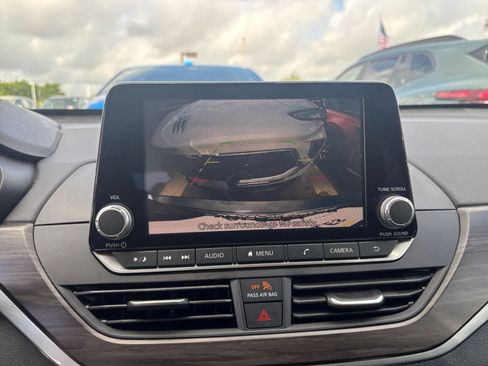 Used 2025 Nissan Altima 2.5 SV FWD image 22