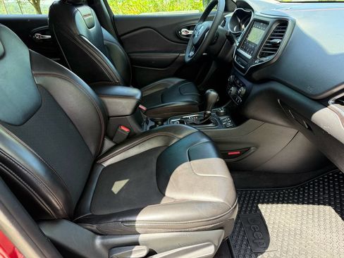 Used 2020 Jeep Cherokee Trailhawk AWD/4WD image 41