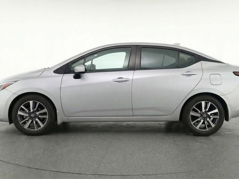 Used 2025 Nissan Versa SV image 4