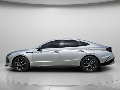 Used 2024 Hyundai Sonata SEL FWD image 4