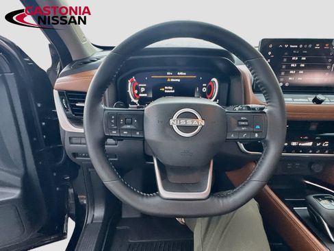 Used 2025 Nissan Rogue Platinum w/ Platinum Premium Package FWD image 13