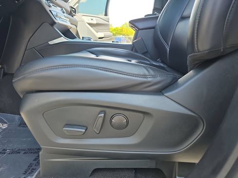 Used 2024 Ford Explorer XLT w/ Equipment Group 202A AWD/4WD image 31