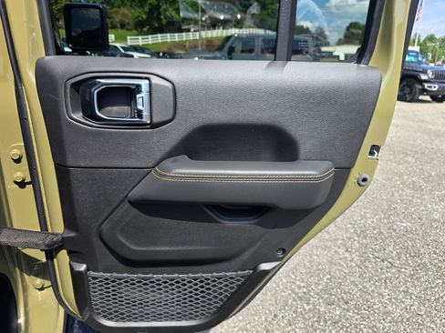 New 2025 Jeep Gladiator Sport image 38