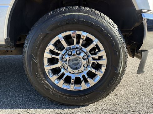 Used 2020 Ford F250 Lariat w/ Chrome Package image 16