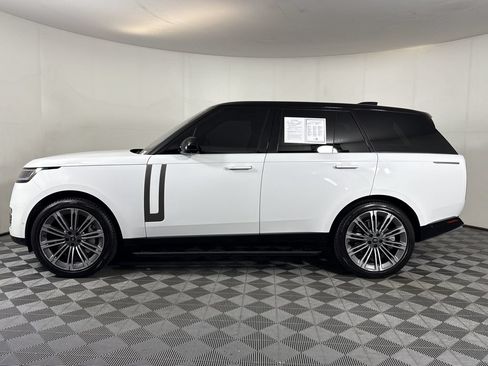 Used 2023 Land Rover Range Rover SE AWD/4WD image 2