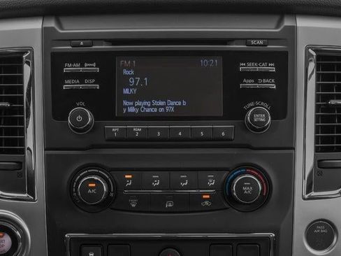 Used 2017 Nissan Titan SV image 10