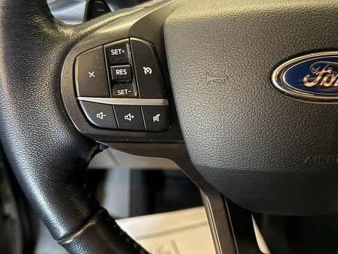 Used 2020 Ford Explorer XLT image 10