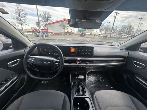 Used 2025 Kia K4 LXS image 32