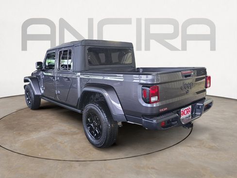 Used 2023 Jeep Gladiator Willys image 8