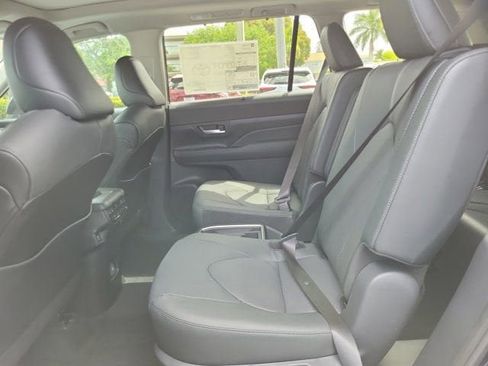 New 2026 Toyota Grand Highlander Platinum AWD/4WD image 6
