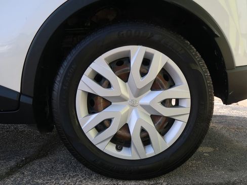 Used 2021 Toyota C-HR LE image 53