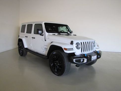 Used 2022 Jeep Wrangler Unlimited Sahara w/ Cold Weather Group AWD/4WD image 3