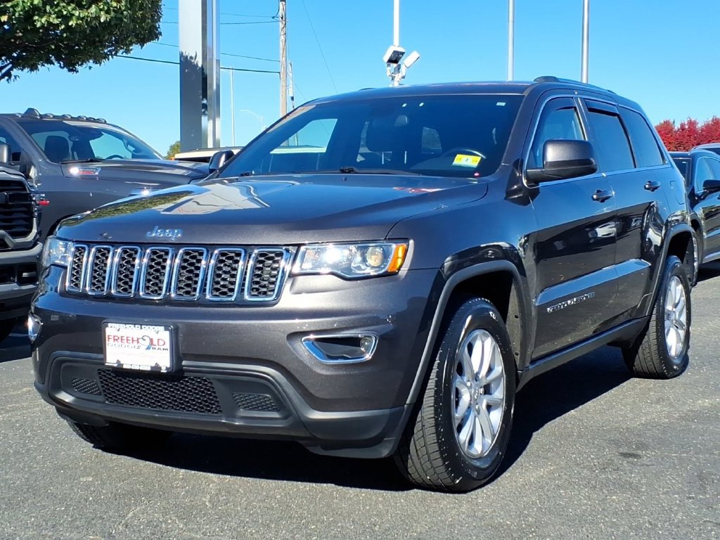 Used 2021 Jeep Grand Cherokee Laredo AWD/4WD image 3