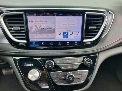 New 2023 Chrysler Pacifica Touring-L w/ S Appearance Package image 26