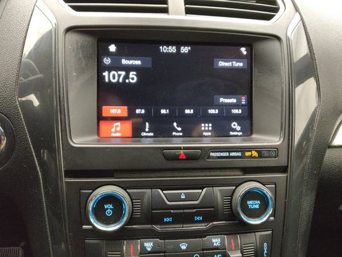 Used 2017 Ford Explorer XLT w/ Equipment Group 201A FWD image 25