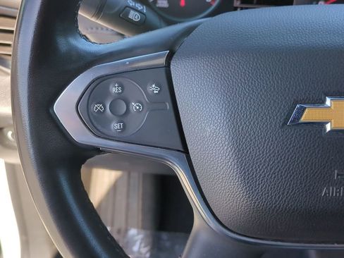 Used 2023 Chevrolet Traverse LT FWD image 12