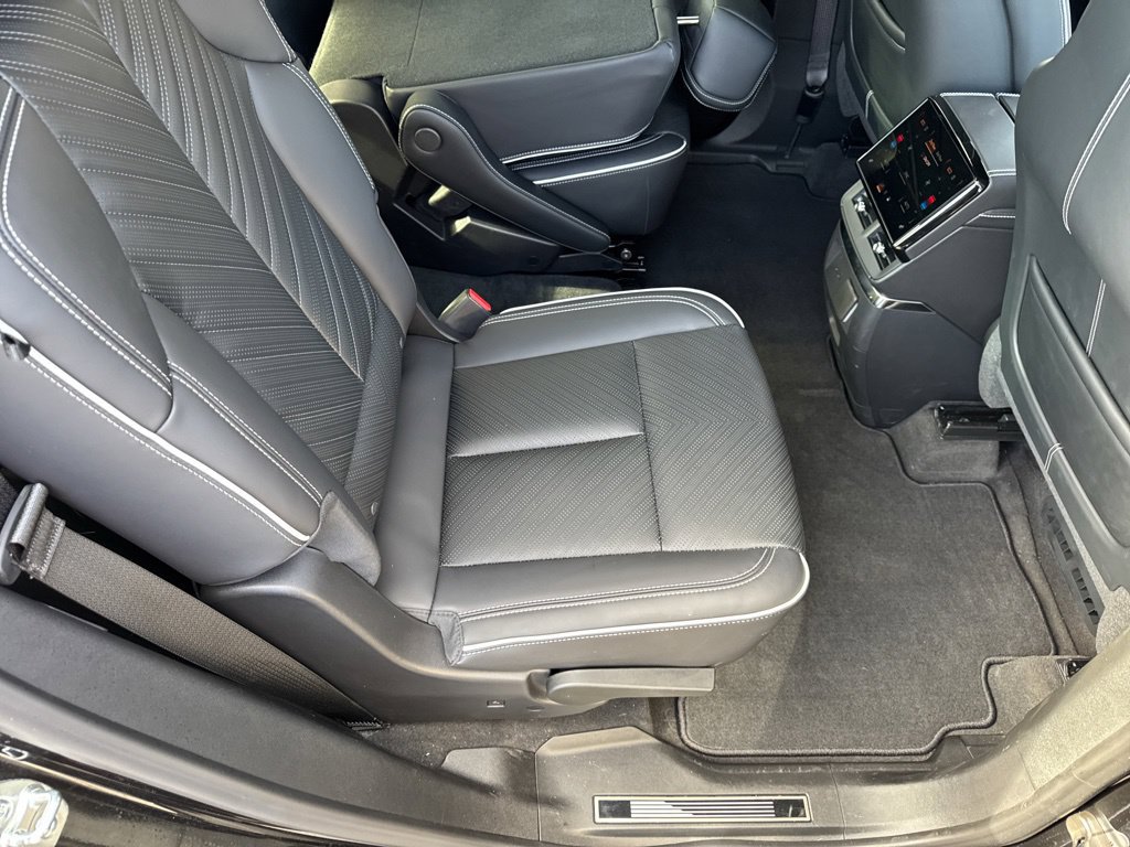 Used 2026 Cadillac Vistiq Platinum w/ LPO, Floor Liner Package AWD/4WD image 33