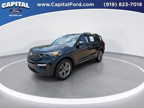 Certified 2022 Ford Explorer XLT w/ Equipment Group 202A image 4