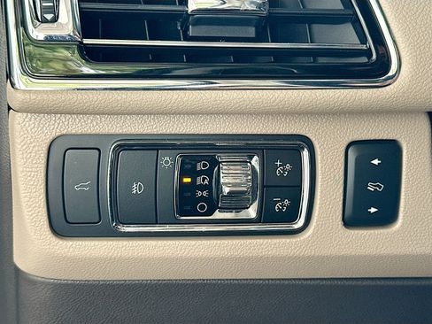 Used 2024 Lincoln Navigator Reserve w/ Monochromatic Package AWD/4WD image 10